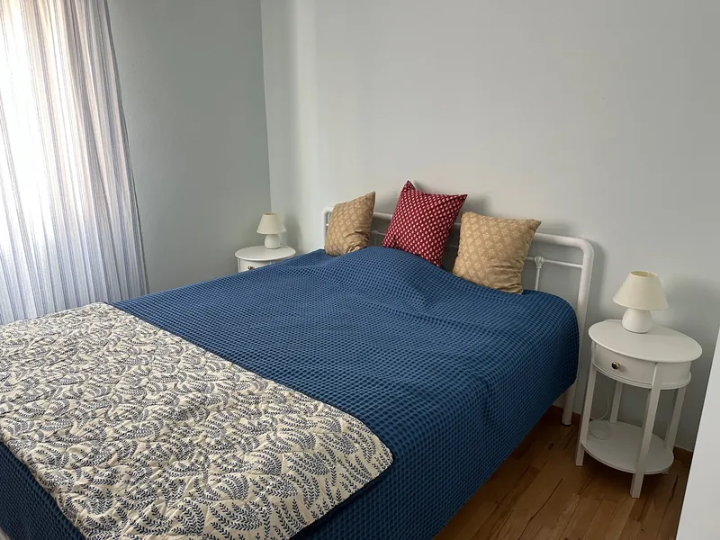 AthenKipseliOase, Camera da letto